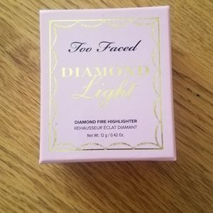 Too Faced Diamond Light Highlighter